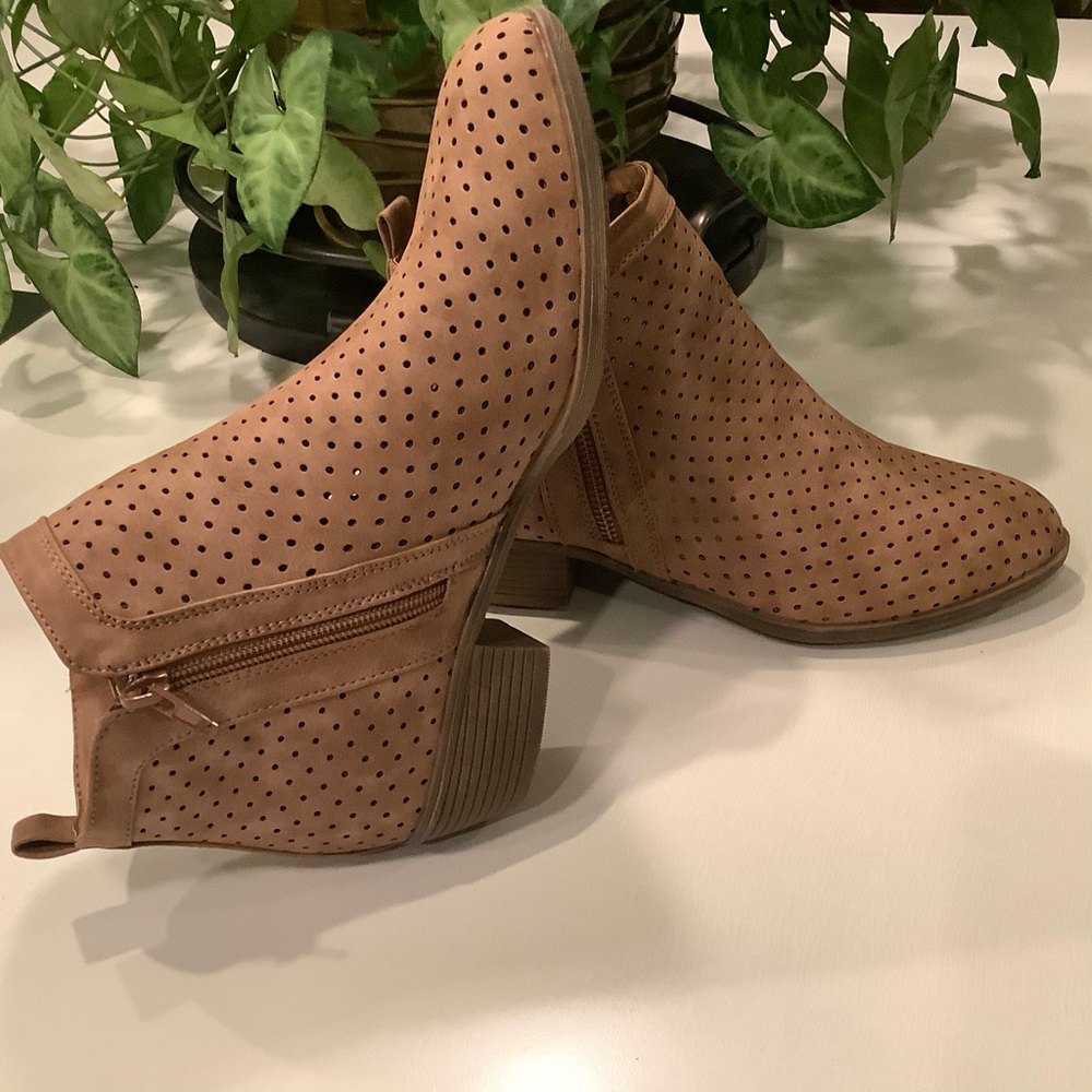 New OLIVE Street Boot Camel Leather Suede 8
